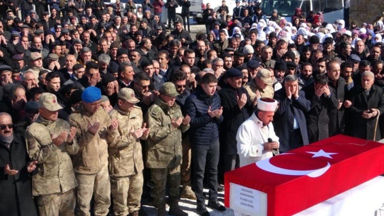 Depremde hayatını kaybeden Vanlı asker son yolculuğuna uğurlandı