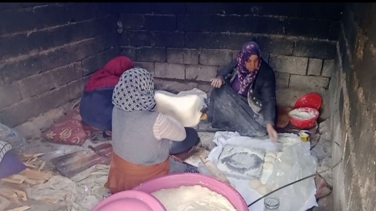 Depremzedeler için 40 tandır yakıldı: Her evde ekmek pişirildi