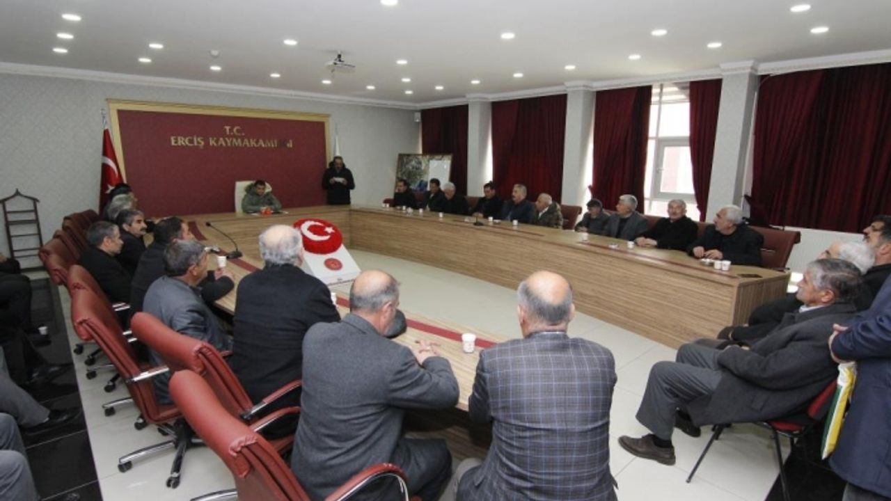 Erciş’teki muhtarlardan deprem bölgesine 85 bin TL yardım