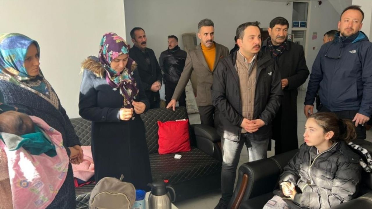 Malatya’dan Muradiye’ye gelen depremzedeler lojmana yerleştirildi