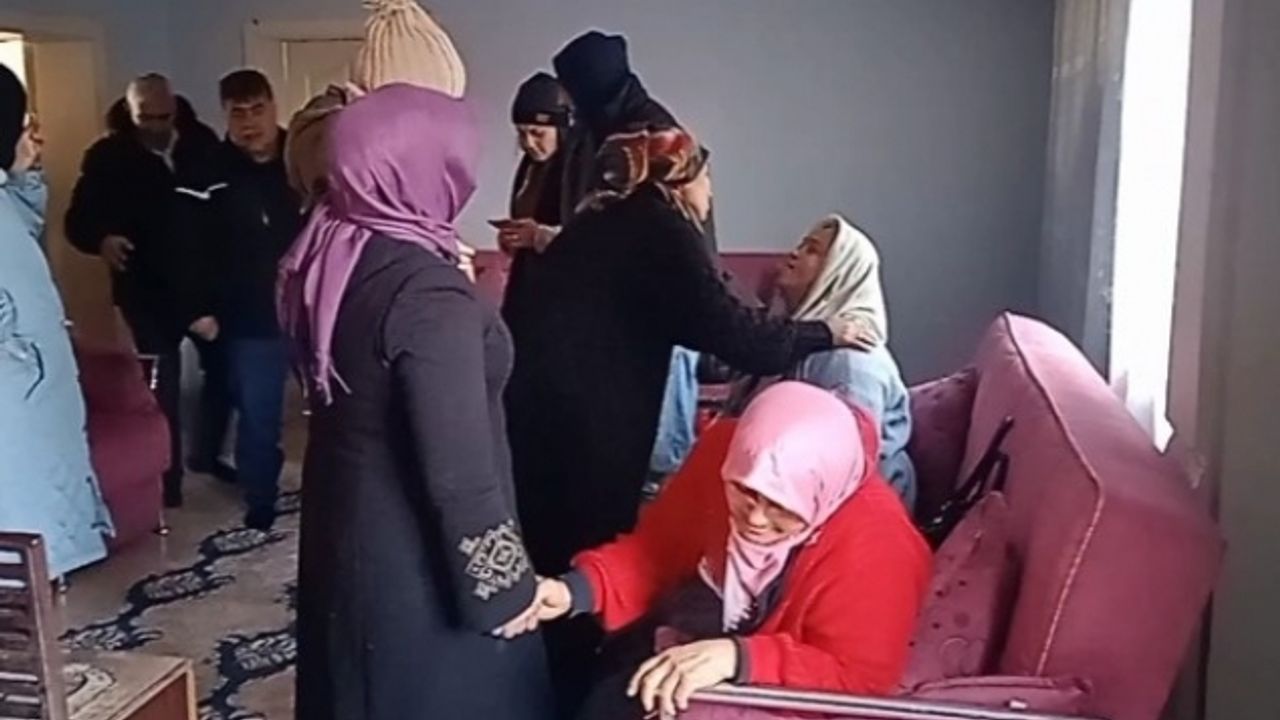 Muhtar Kıyatmaz yuvasını depremzede aileye açtı