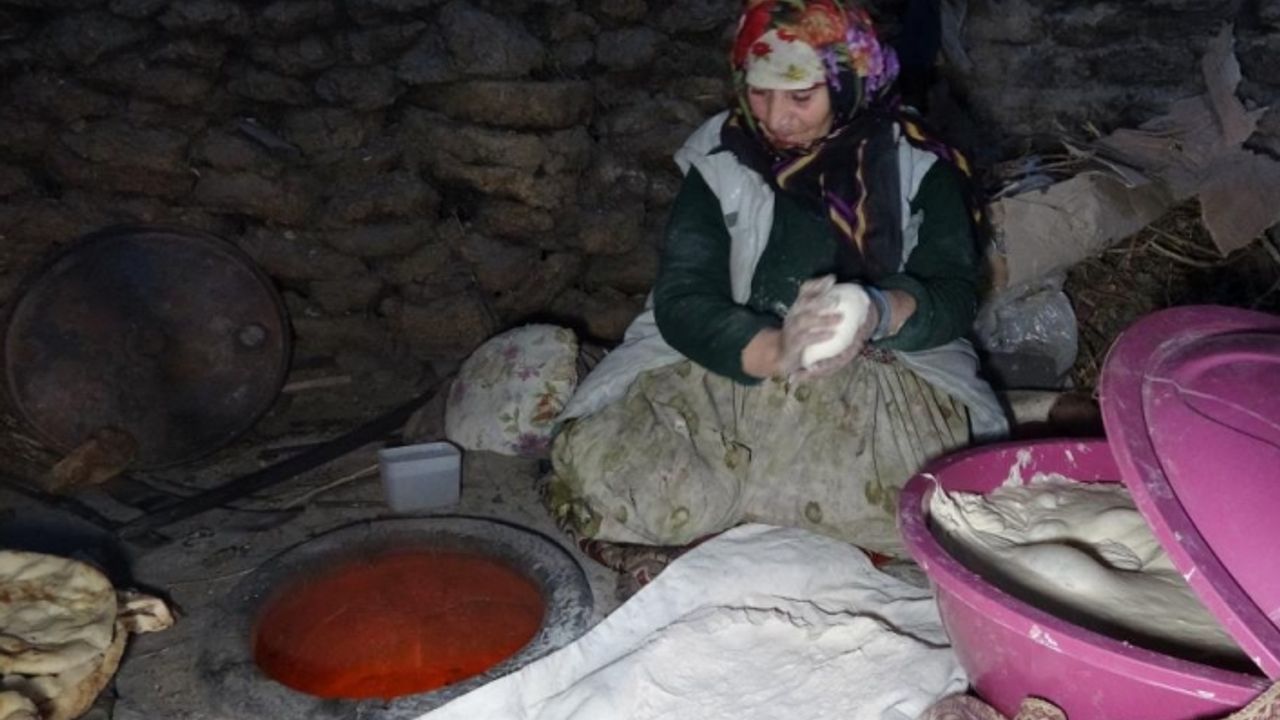 Van'da tandırlar depremzedeler için yandı