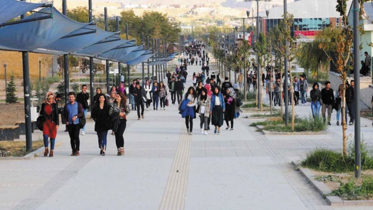 Van YYÜ Senatosu'ndan yeni kararlar…
