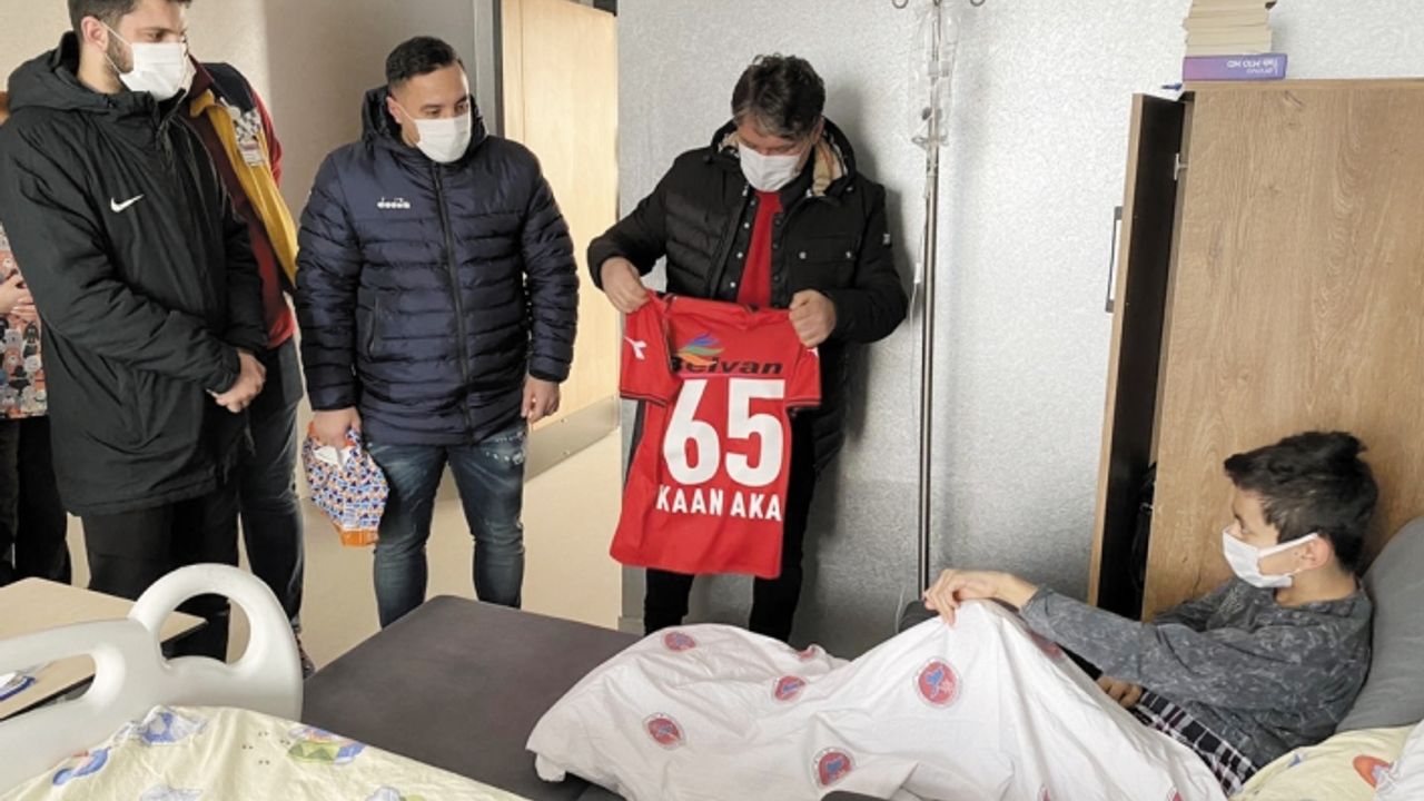 Vanspor heyetinden depremzede Kaan Akar'a moral ziyareti
