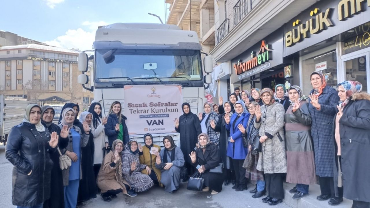 AK Partili kadınlardan deprem bölgesine yardım