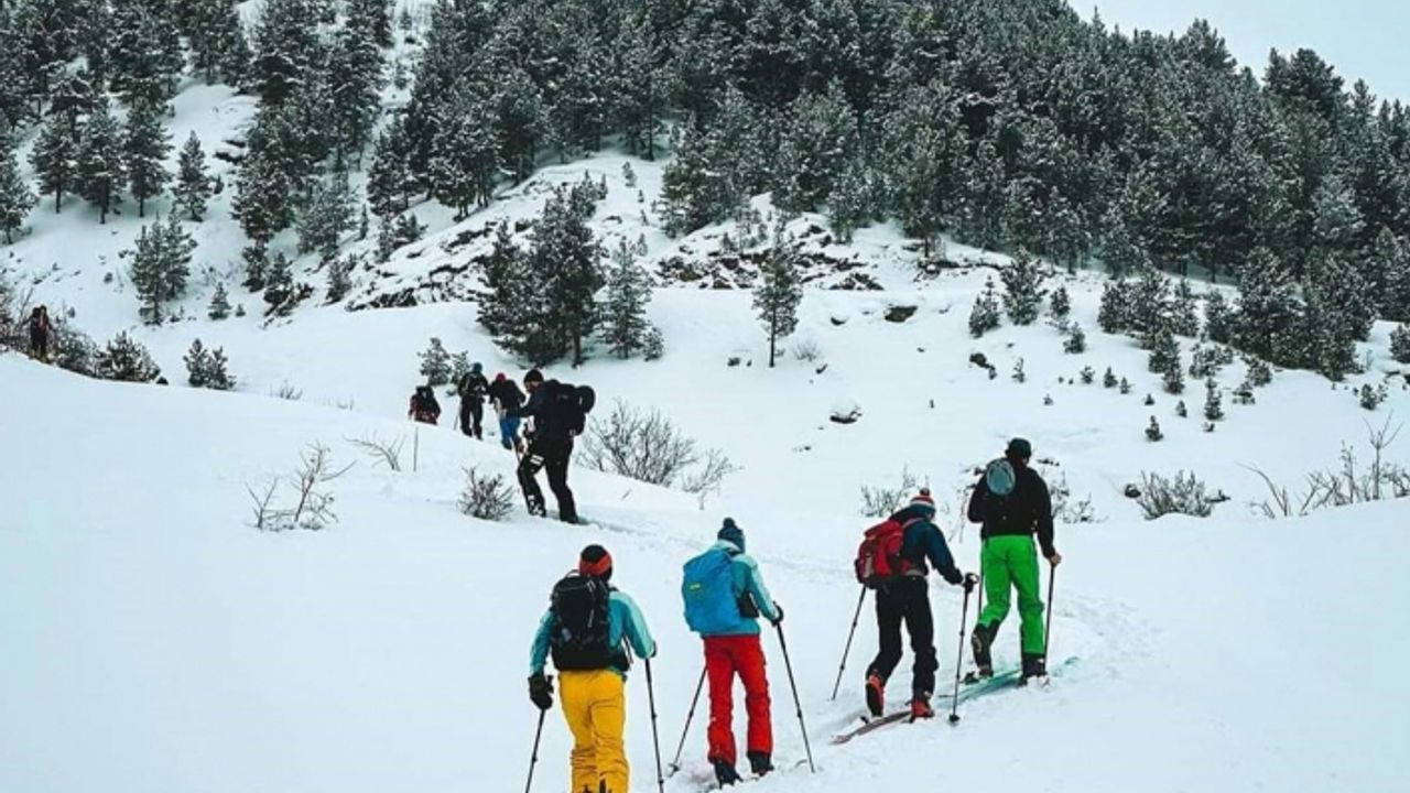 Artvin'de çığ: 2 ölü, 7 yaralı