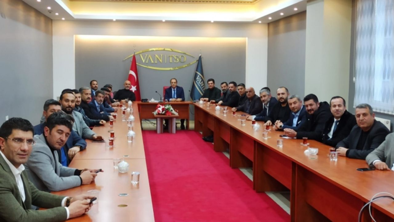 Başkan Kandaşoğlu: Meclis başkanının artistliği ile hakarete uğradık!