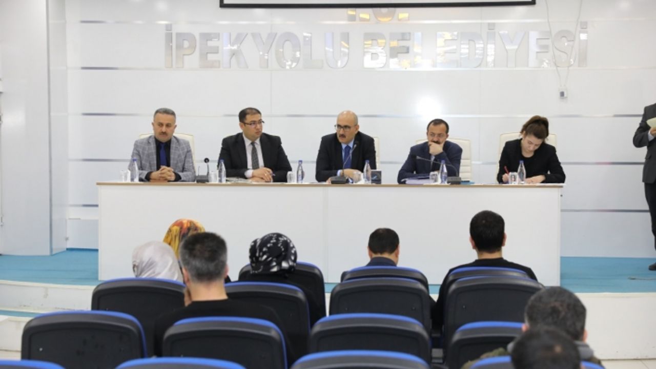 Başkan Vekili Aydın, halkla bir araya geliyor