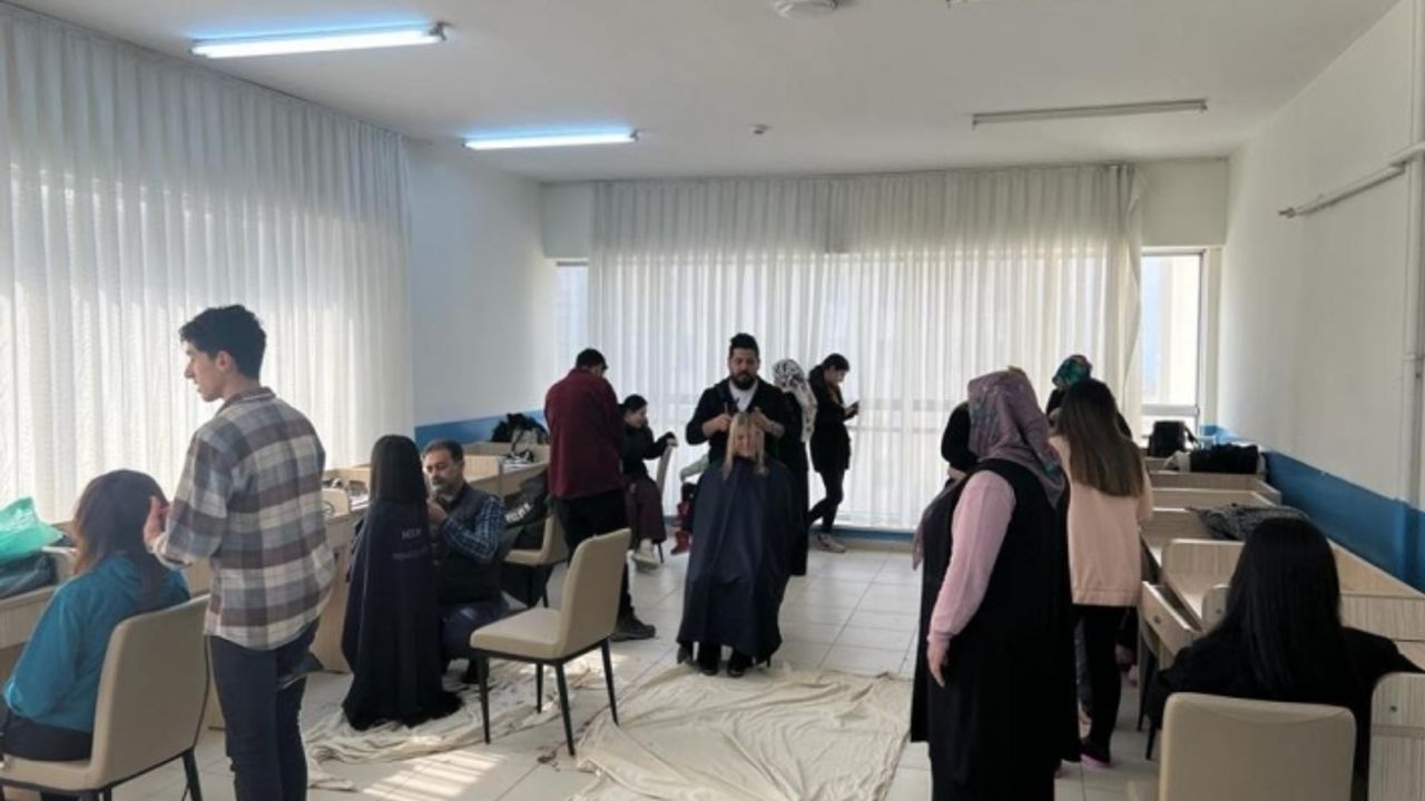 Depremzede kadınların saç ve cilt bakımları yapıldı