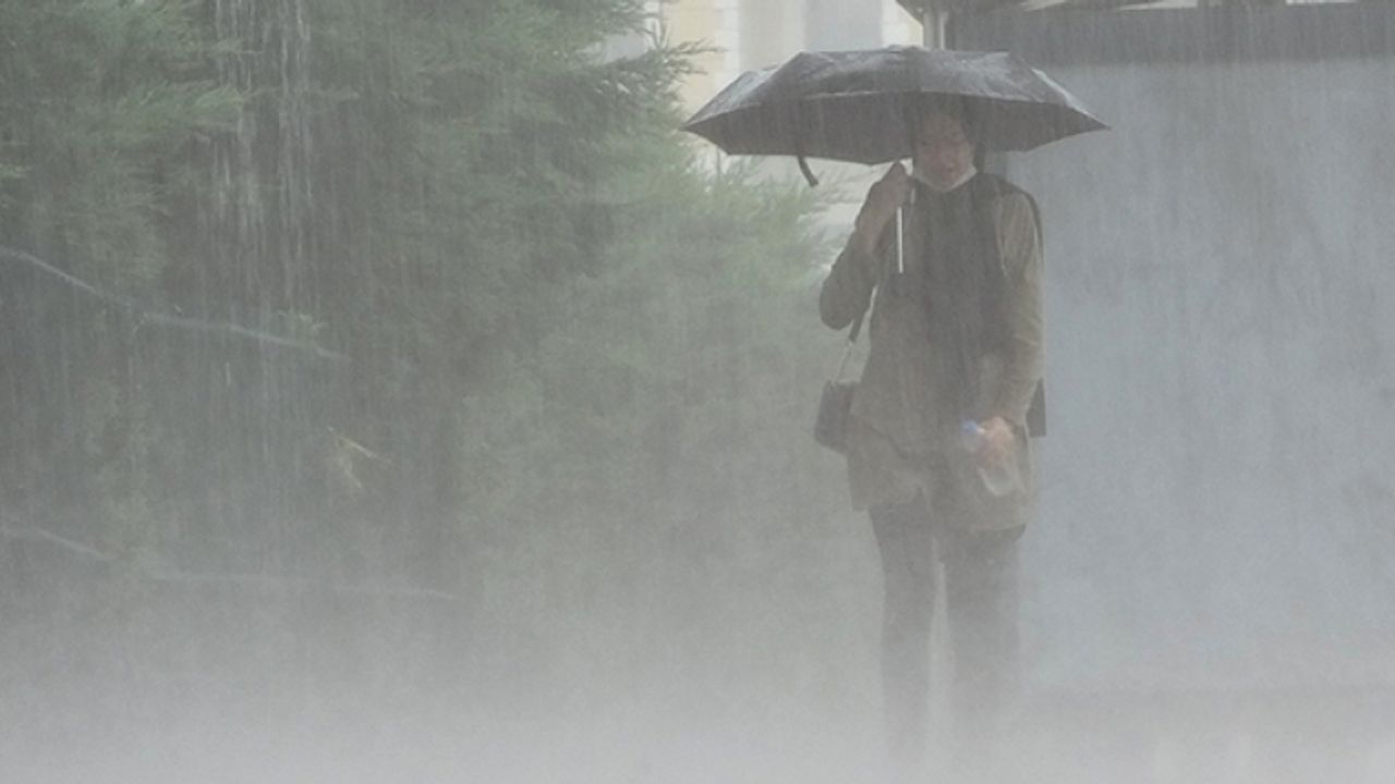 Meteoroloji'den uyarı: Kuvvetli yağış, sel baskını ve fırtına bekleniyor