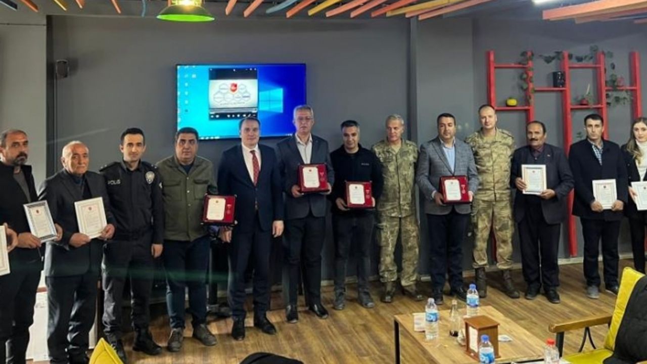 TSK Güçlendirme Vakfına bağış yapanlara plaket ve teşekkür belgesi