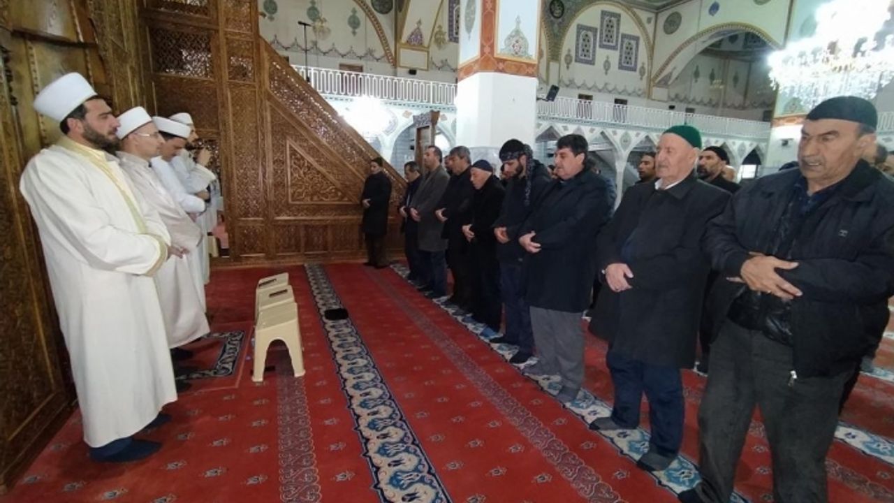 Van'da Berat Kandili dualarla idrak edildi