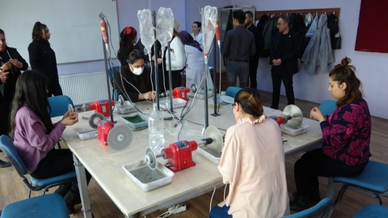 Van'da değerli taşlar ekonomiye kazandırılıyor