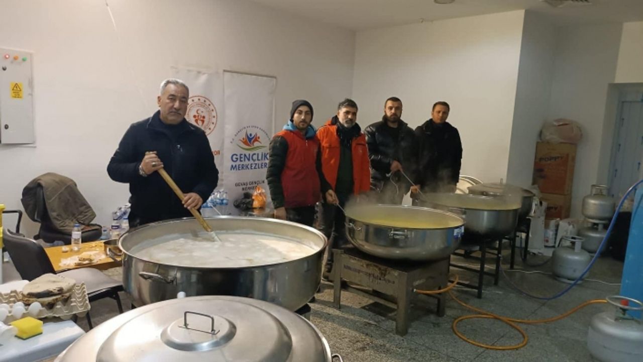 Van Gençlik Spor 250 personelle deprem bölgesinde