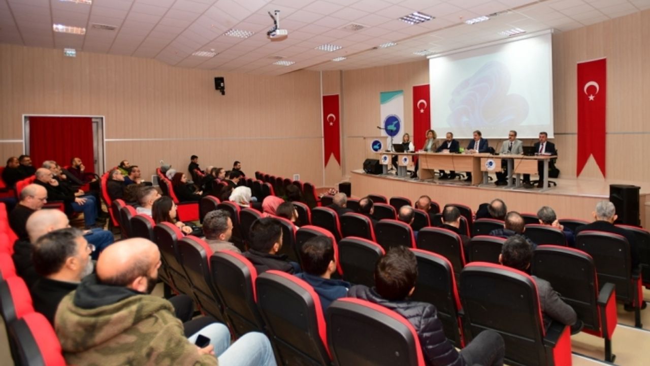 ​Van YYÜ’de uzaktan eğitim süreci ele alındı
