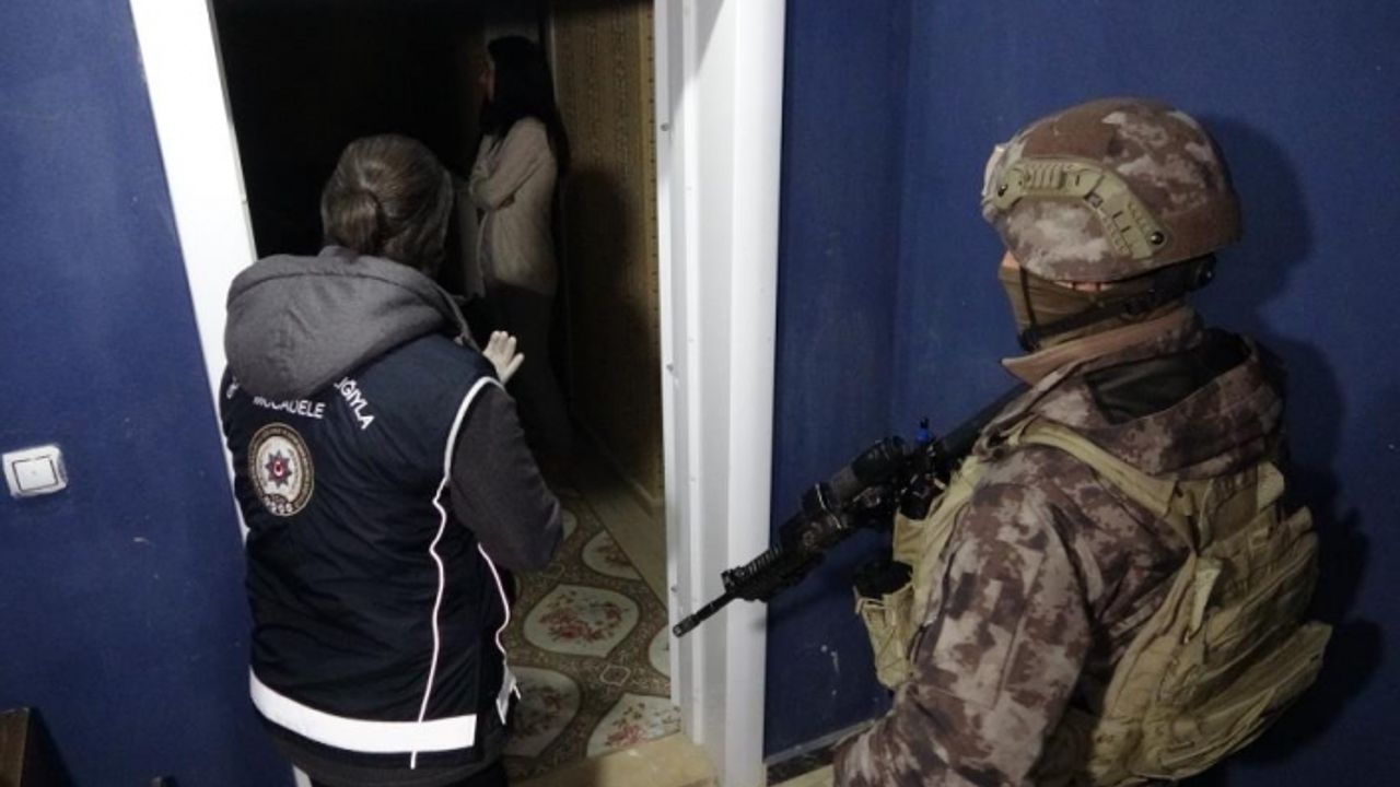 Van’ın da aralarında bulunduğu 5 ilde şafak operasyonu