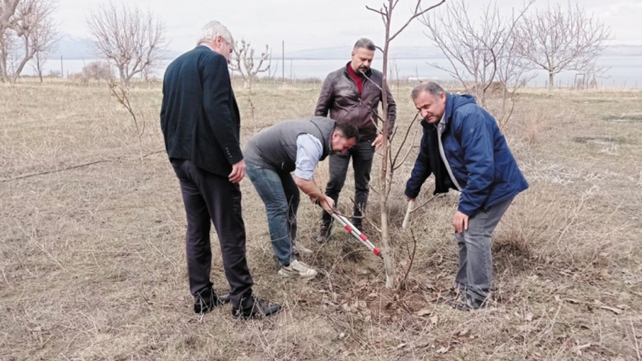 Vanlı çiftçiler, bitki hastalığı ve zararlıları konusunda bilgilendirildi