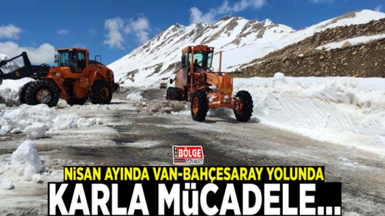 Nisan ayında Van-Bahçesaray yolunda karla mücadele