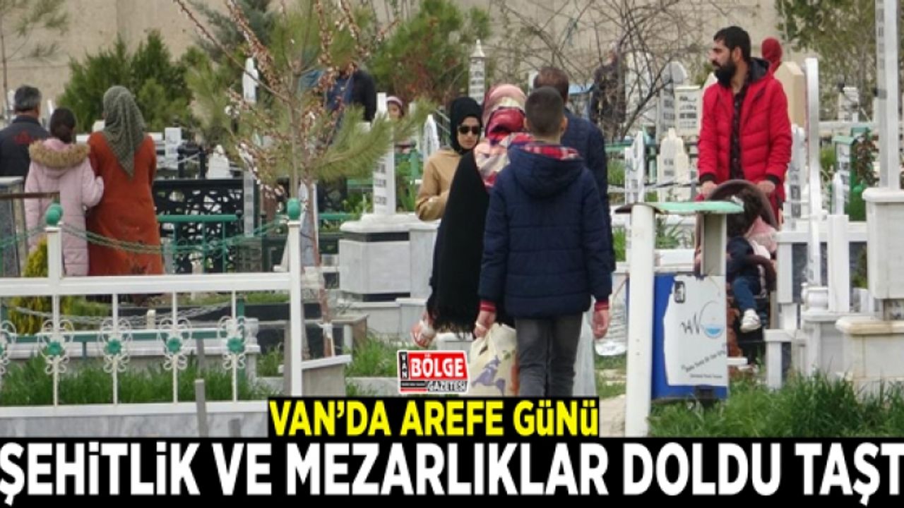 Van’da Arefe günü şehitlik ve mezarlıklar doldu taştı
