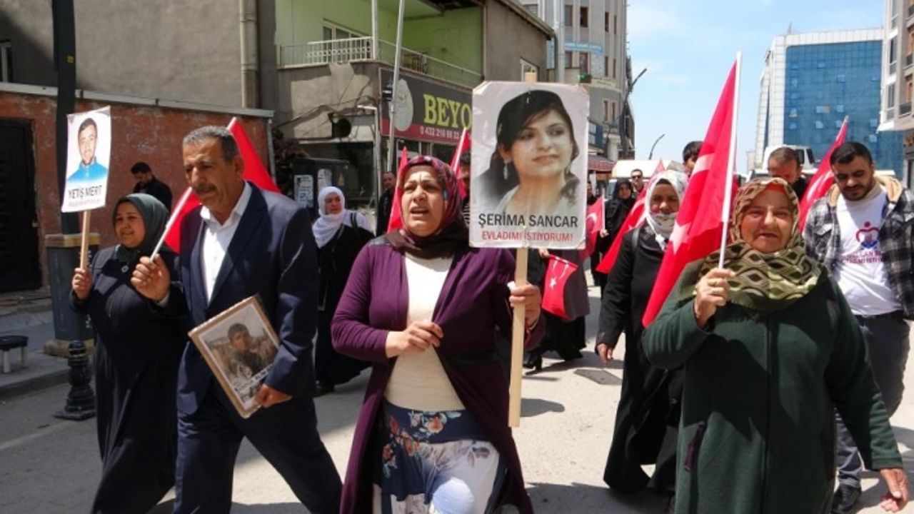 Vanlı ailelerin evlat nöbeti sürüyor