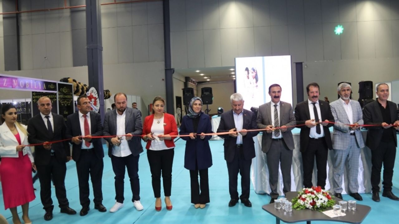 Van Evlilik Hazırlıkları ve Mobilya Fuarı açıldı