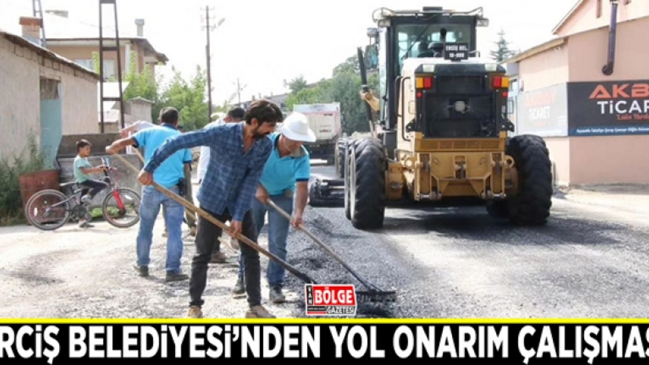 Erciş Belediyesi'nden yol onarım çalışması