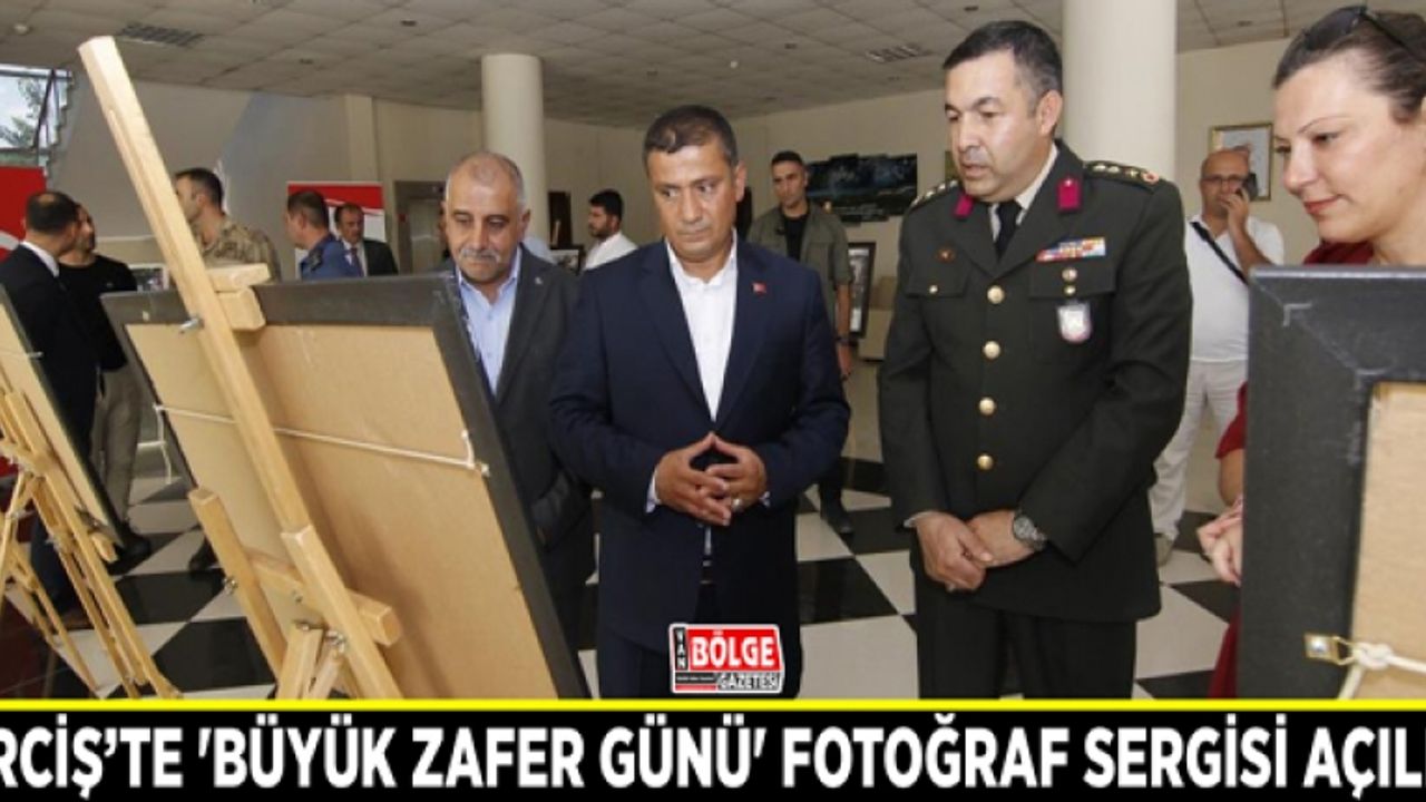 Erciş’te 'Büyük Zafer Günü' fotoğraf sergisi açıldı