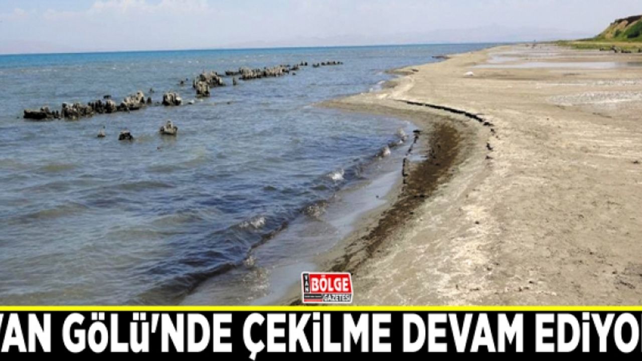 Van Gölü'nde çekilme devam ediyor