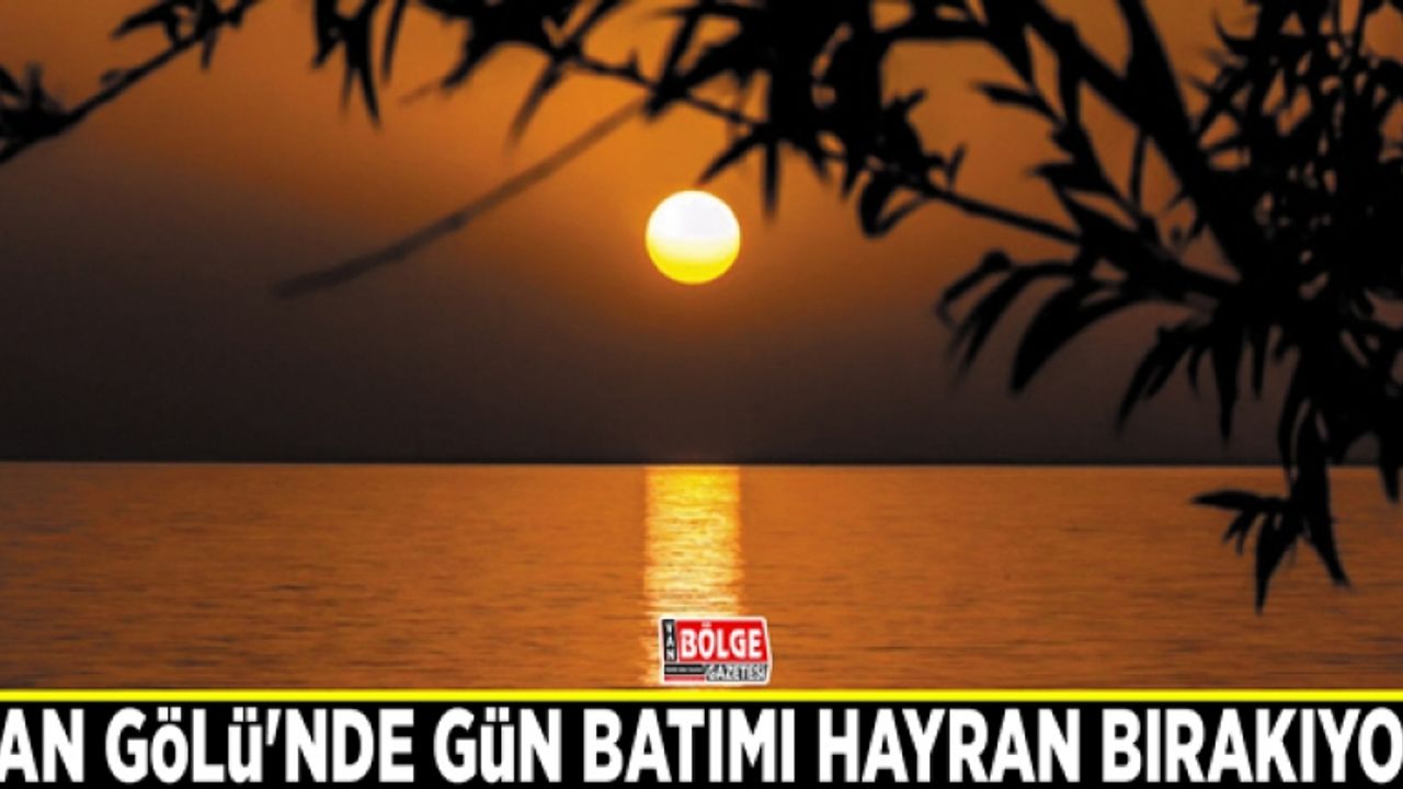 Van Gölü'nde gün batımı hayran bırakıyor