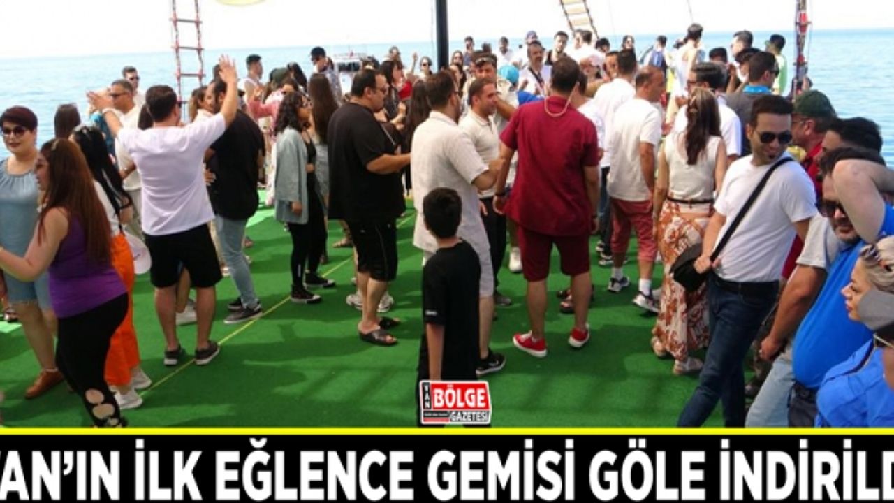 Van’ın ilk eğlence gemisi göle indirildi