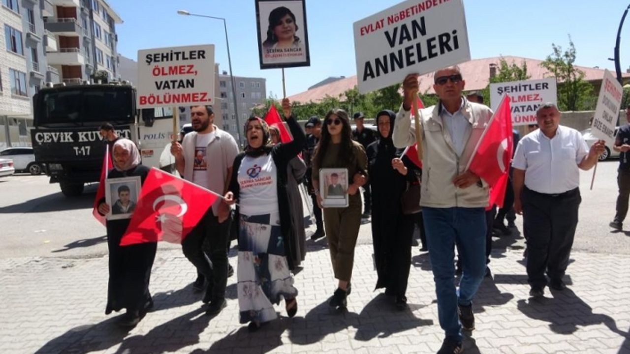 Vanlı ailelerin evlat nöbeti devam ediyor