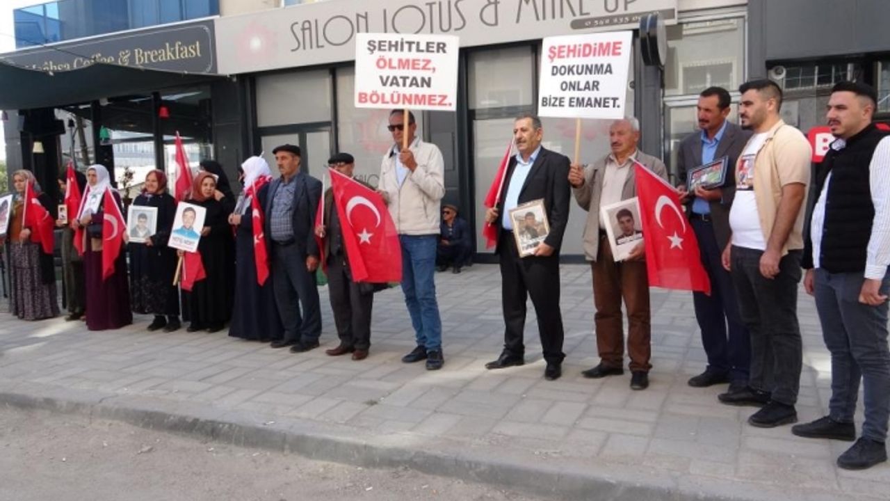 Vanlı ailelerin evlat nöbeti sürüyor