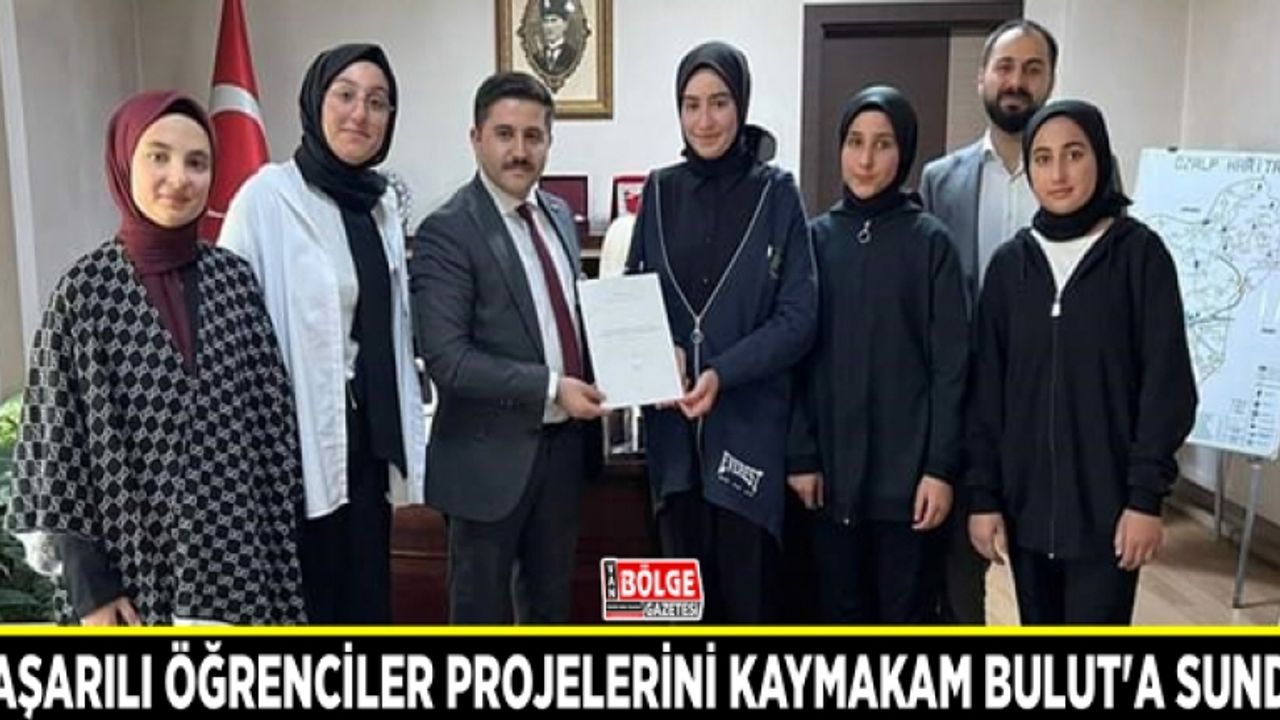 Başarılı öğrenciler projelerini Kaymakam Bulut'a sundu