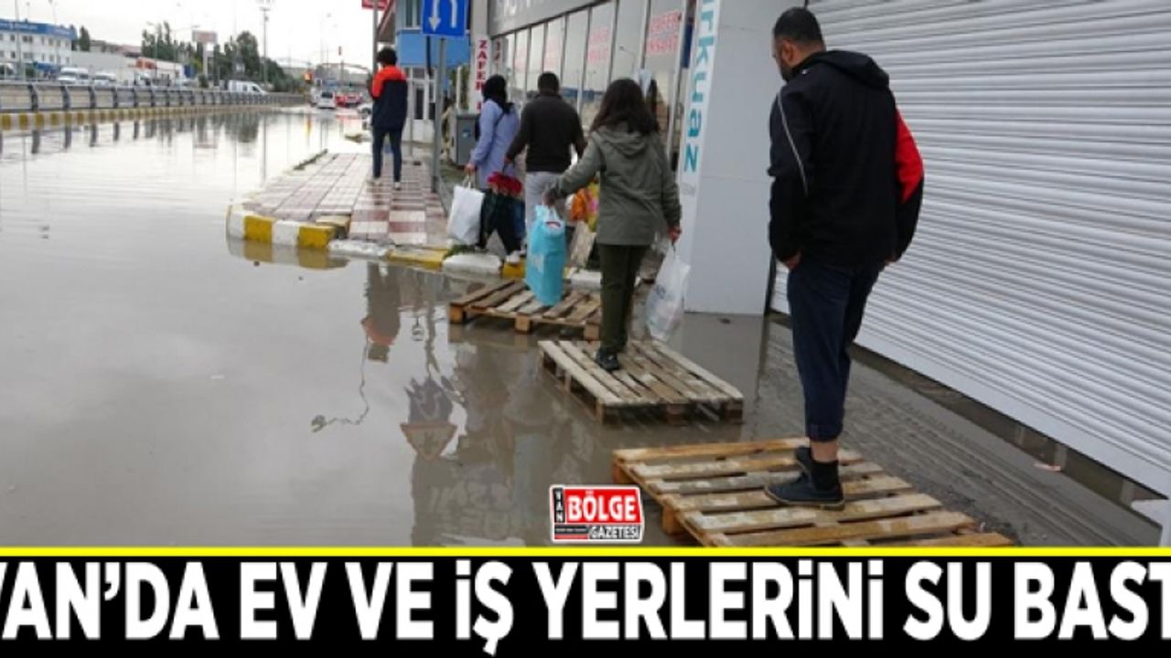 Van’da ev ve iş yerlerini su bastı