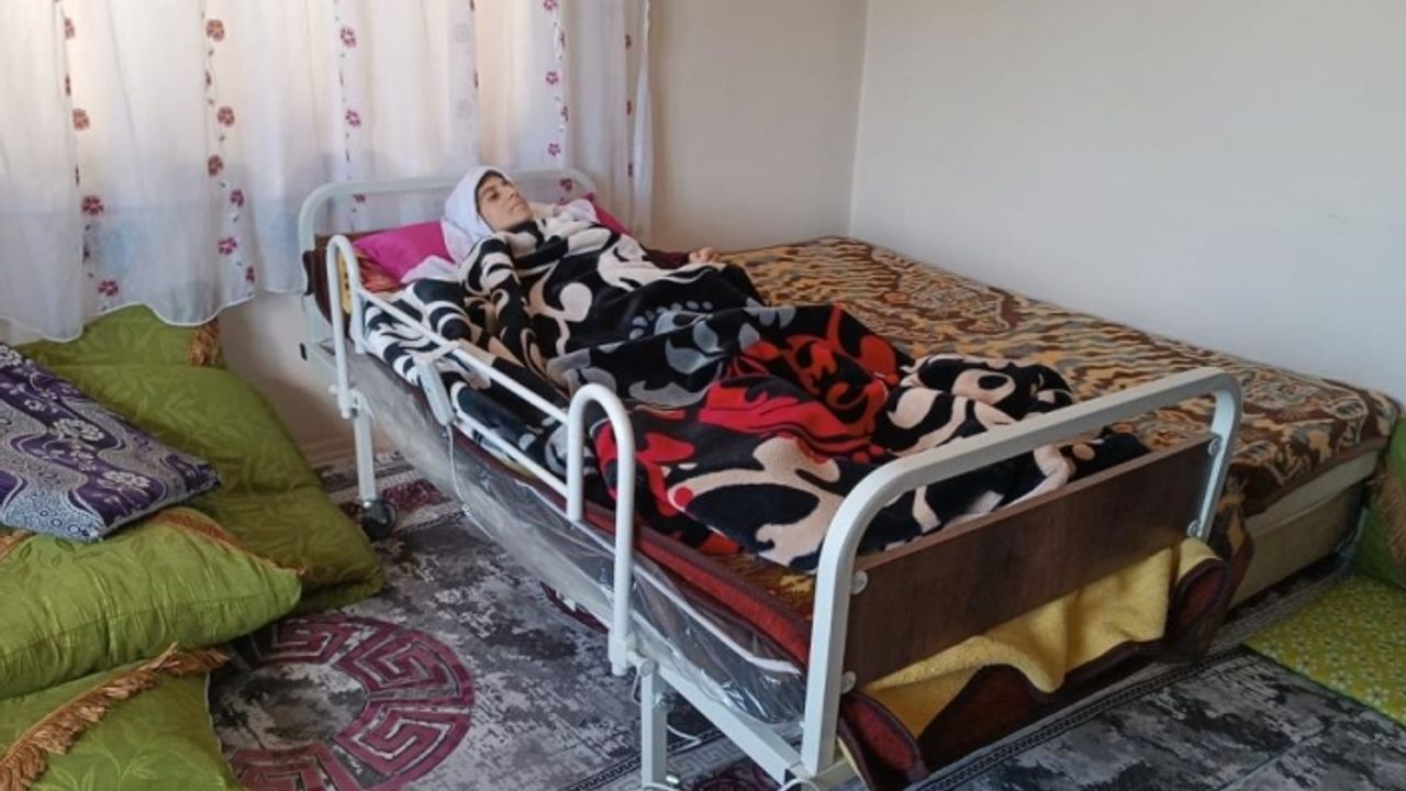 Vanlı Amcan Derneğinden Kadriye Teyze’ye hasta yatağı