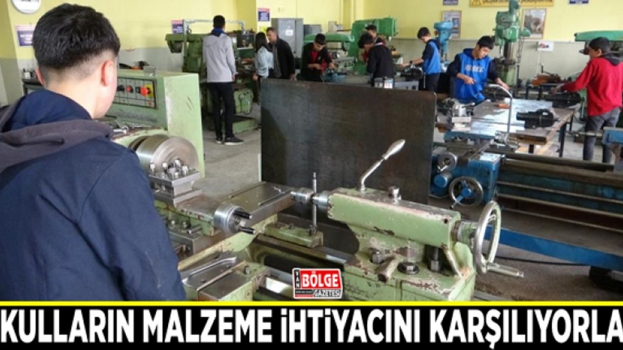 Bölgedeki okulların malzeme ihtiyacını karşılıyorlar