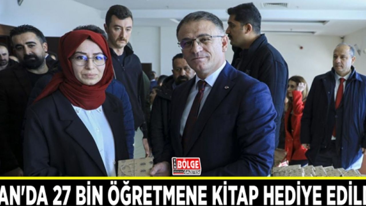 Van'da 27 bin öğretmene kitap hediye edildi