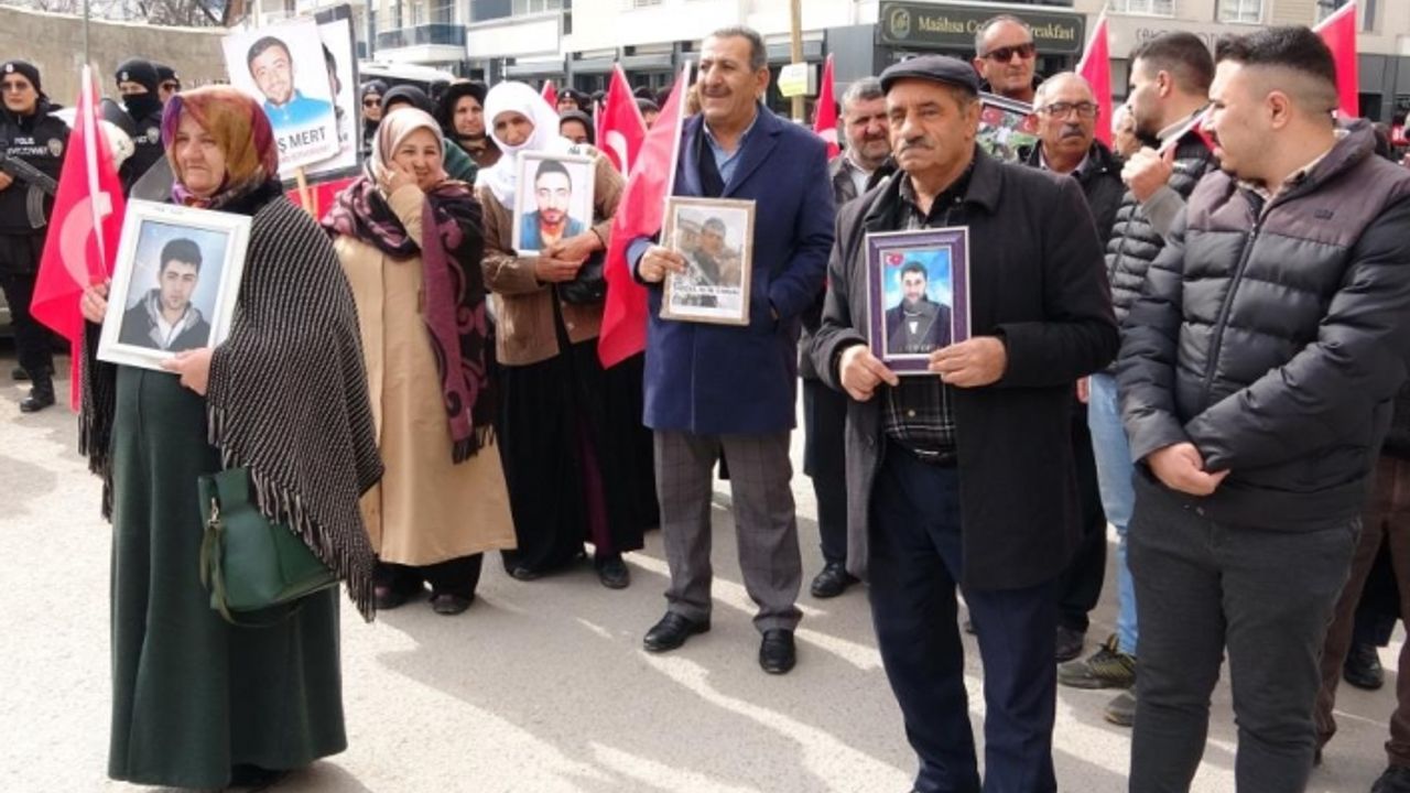 Van'da ailelerin evlat nöbeti sürüyor