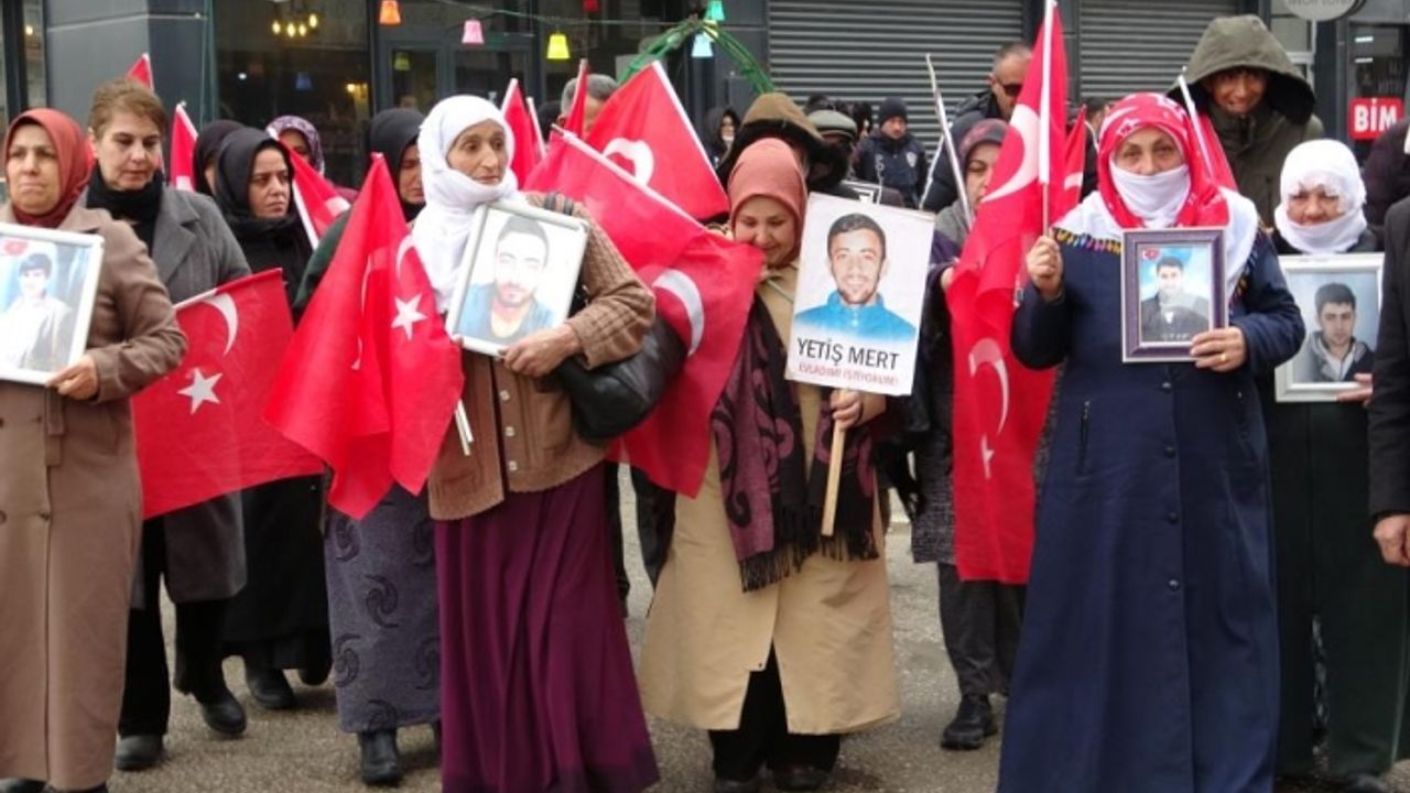 Van'da ailelerin evlat nöbeti sürüyor