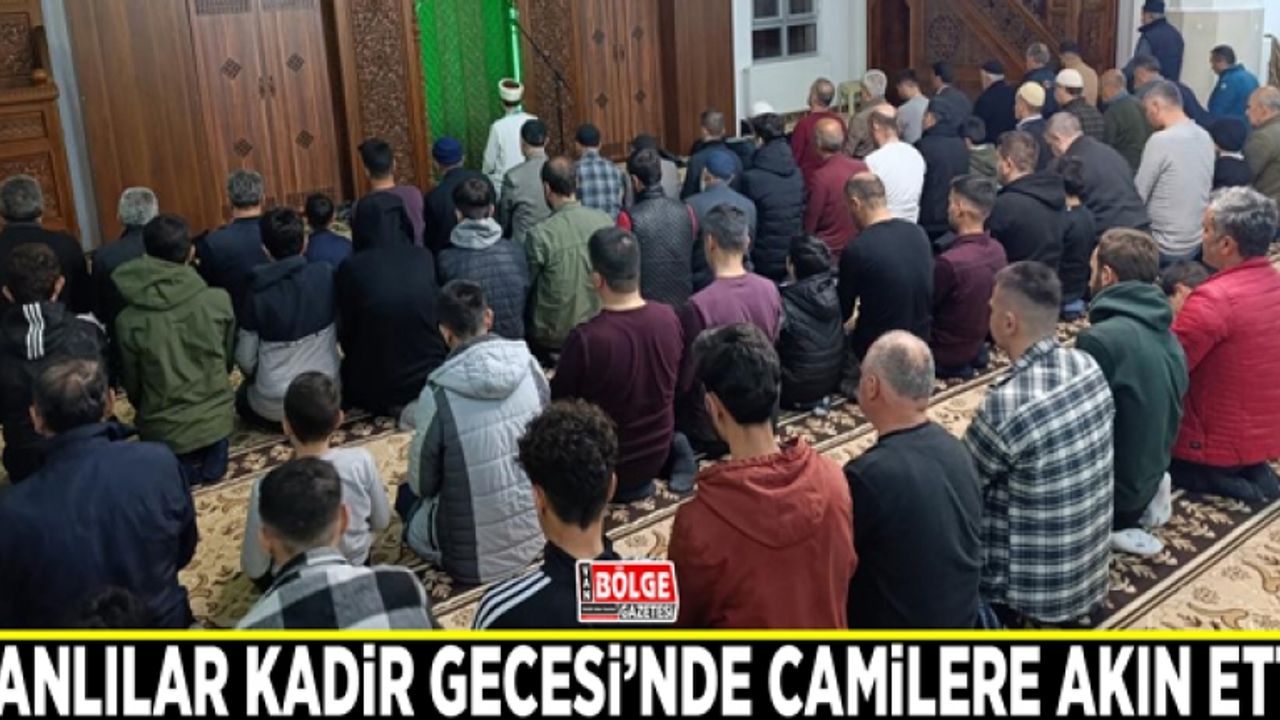 Vanlılar Kadir Gecesi’nde camilere akın etti