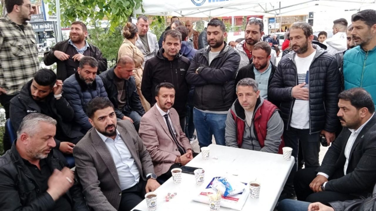 STK temsilcilerinden, HAK-İŞ’in kurduğu çadıra destek ziyareti