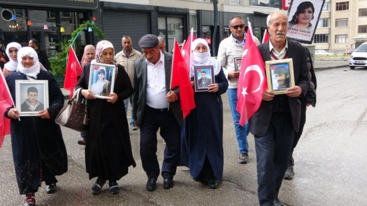 Van'da ailelerin evlat nöbeti sürüyor
