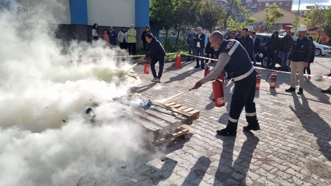 VEDAŞ çalışanlarına afete hazırlık eğitimi verildi