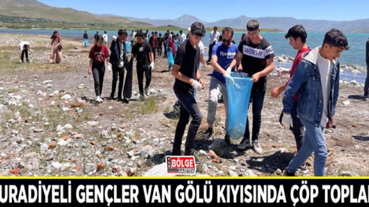 Muradiyeli gençler Van Gölü kıyısında çöp topladı