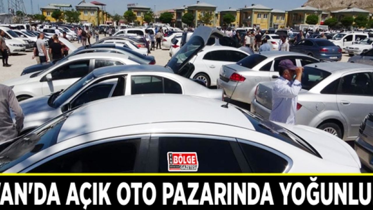 Van'da açık oto pazarında yoğunluk
