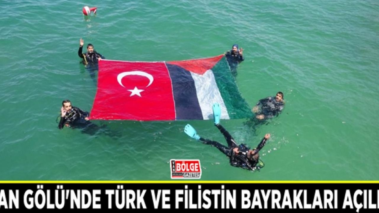 Van Gölü'nde Türk ve Filistin bayrakları açıldı