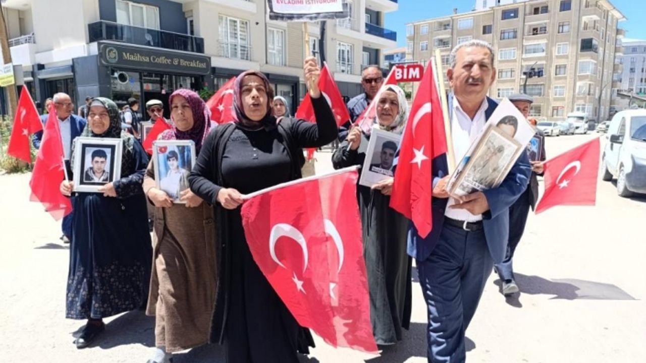 Vanlı ailelerin evlat nöbeti sürüyor