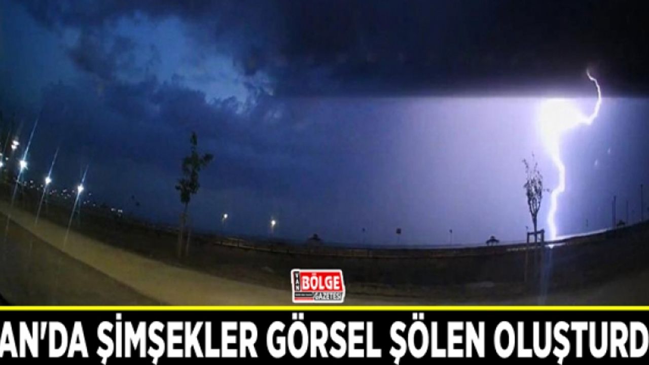 Van'da şimşekler görsel şölen oluşturdu
