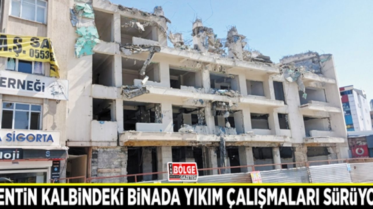 Kentin kalbindeki binada yıkım çalışmaları sürüyor