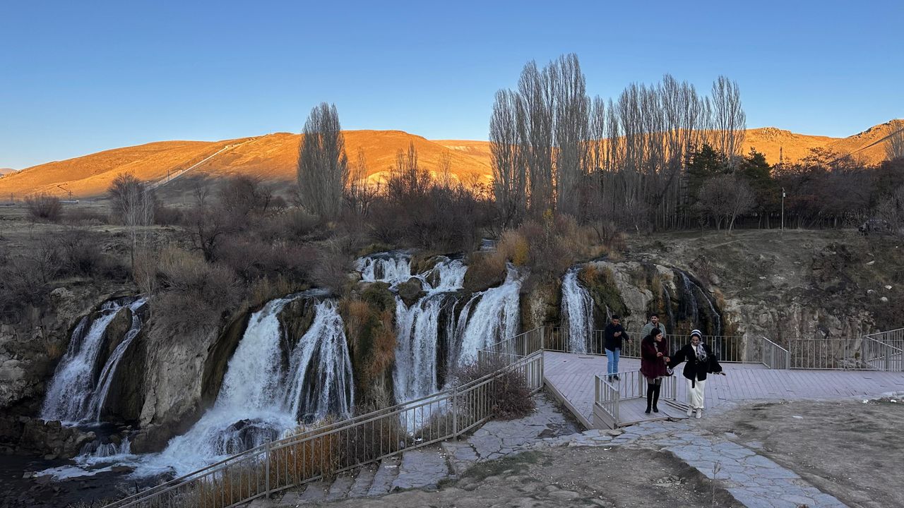 Van'daki Şelalelerin Güzelliği Sizi Hayrete Düşürecek!